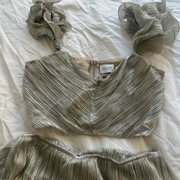 Revolve Saylor Gianna Set in Platinum - Picture 4 of 6